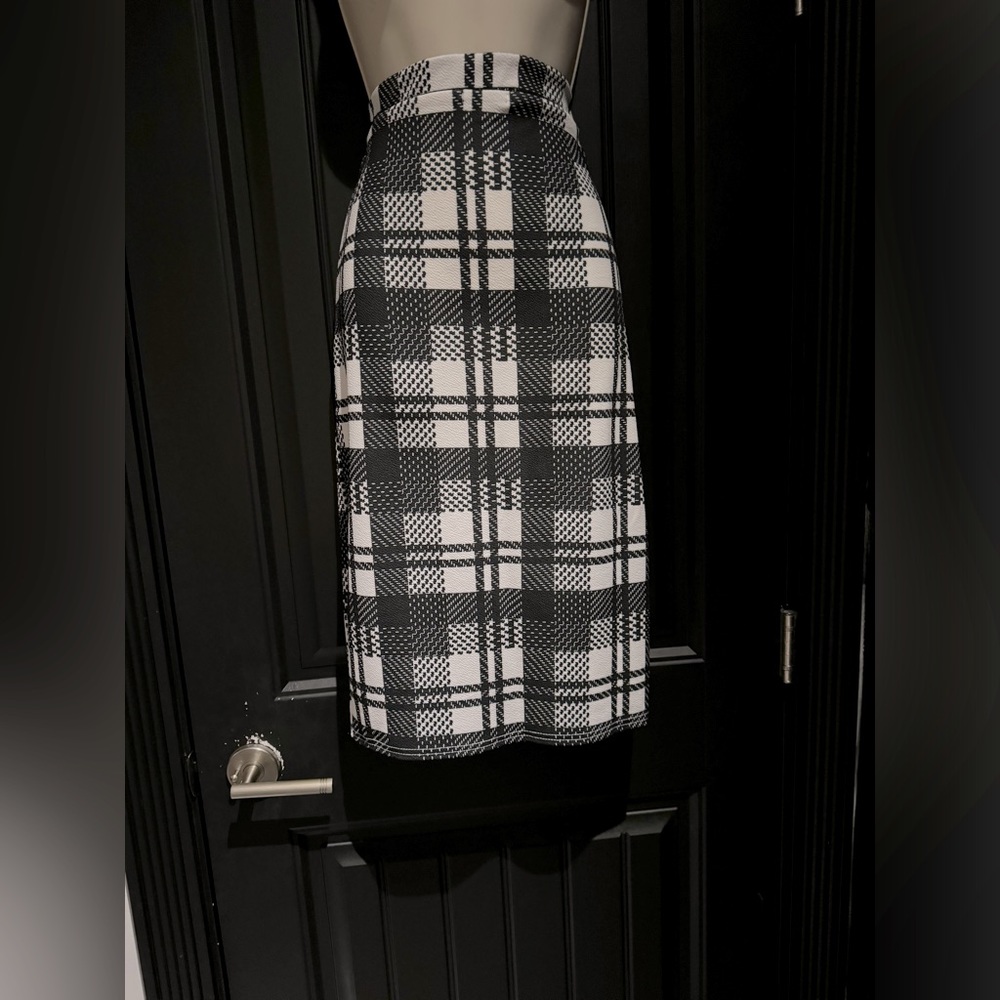 NWOT Boohoo stretch pencil skirt